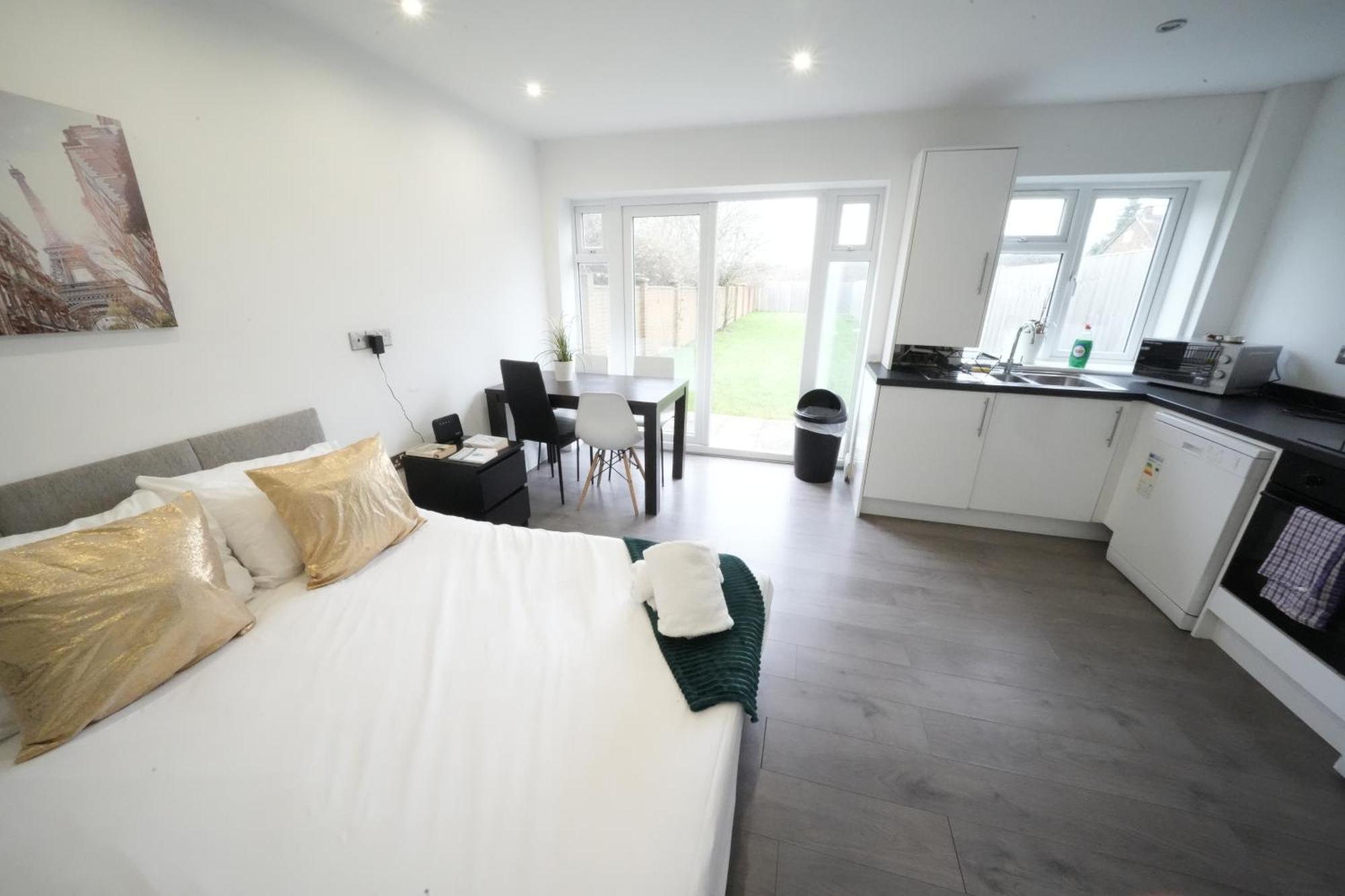 The Hatton Rooms Harlington (Greater London) Exterior foto