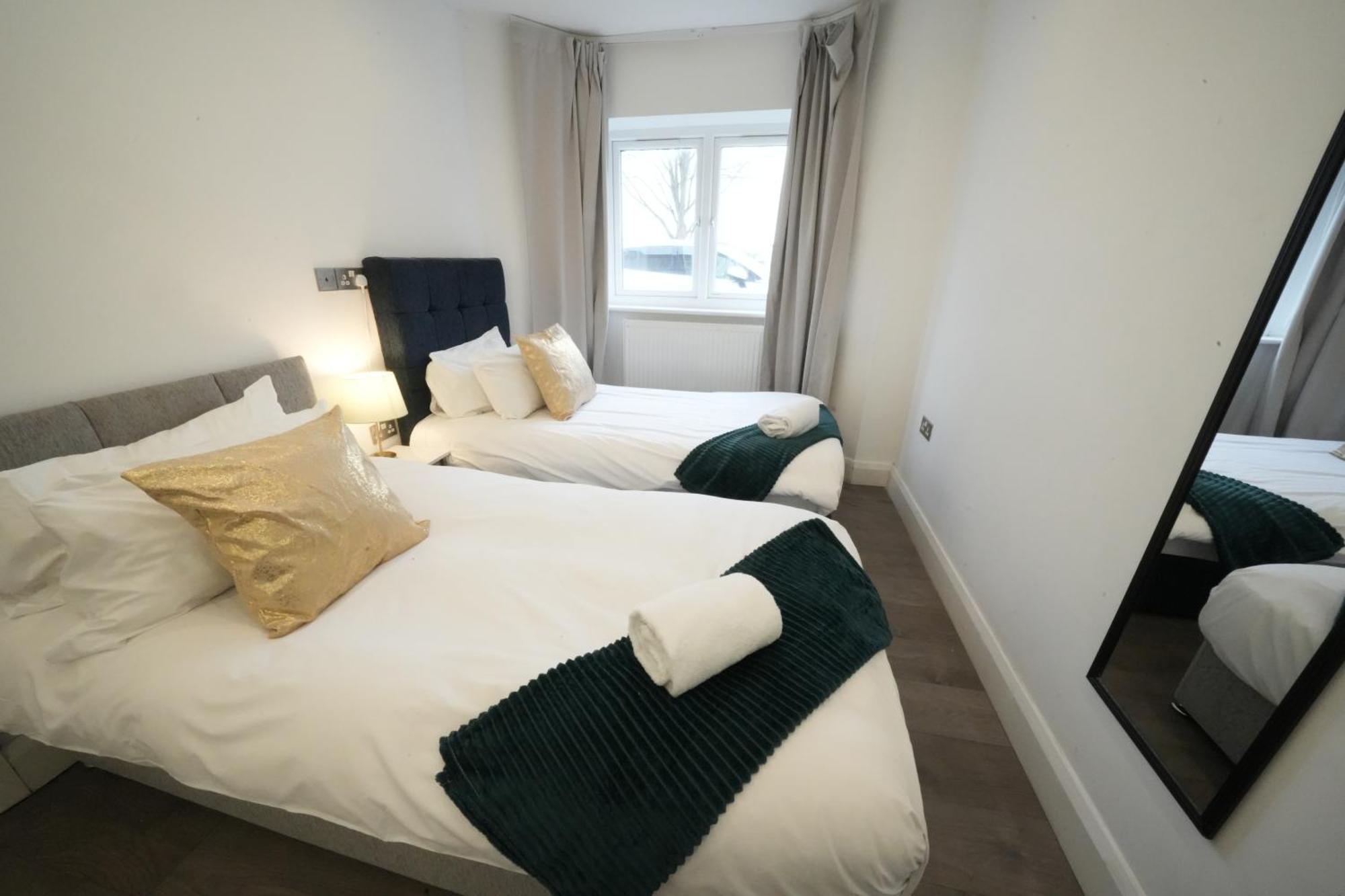 The Hatton Rooms Harlington (Greater London) Exterior foto
