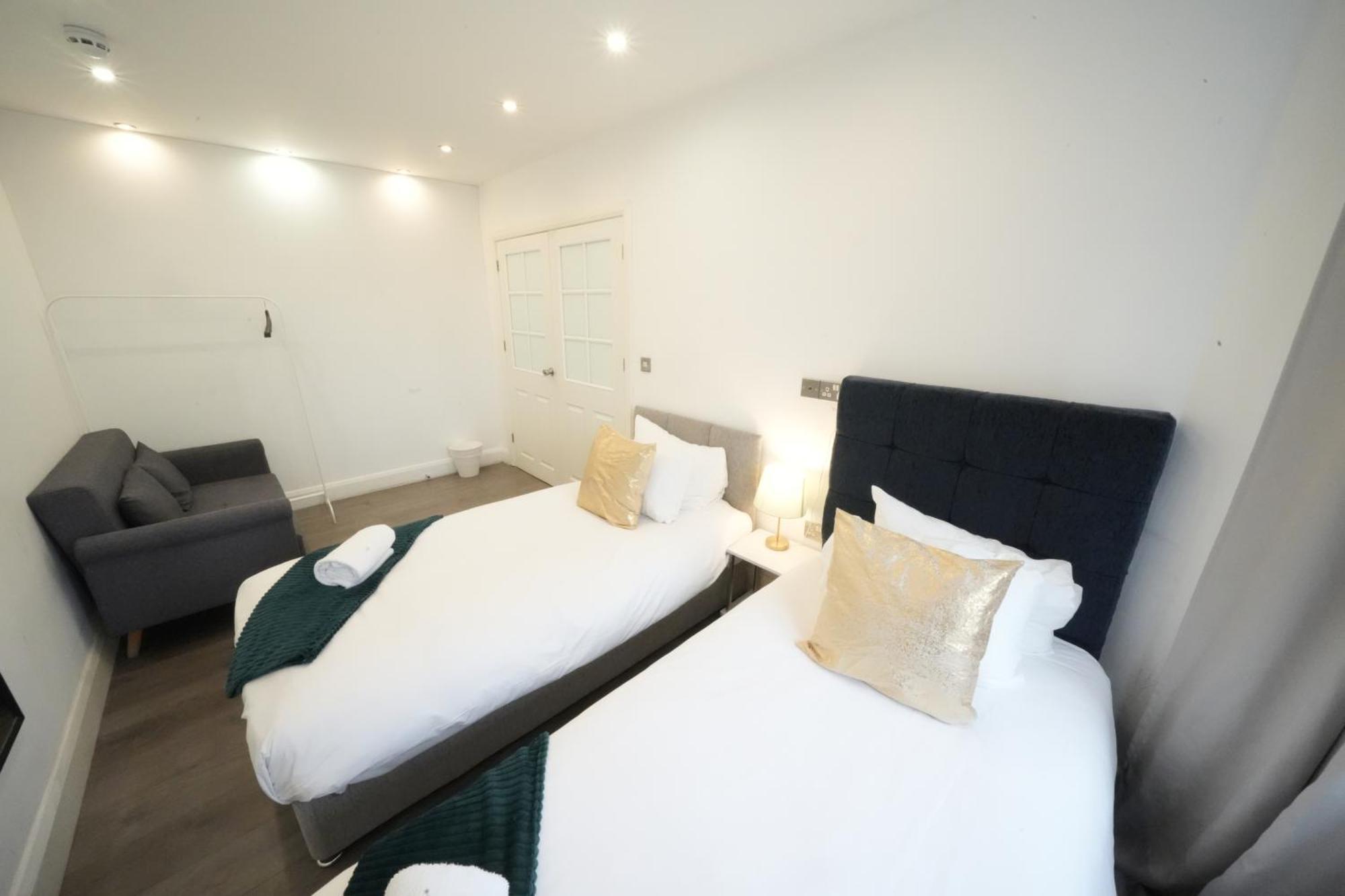 The Hatton Rooms Harlington (Greater London) Exterior foto