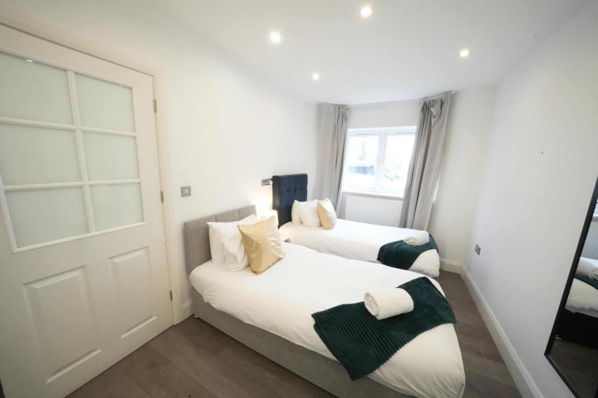 The Hatton Rooms Harlington (Greater London) Exterior foto