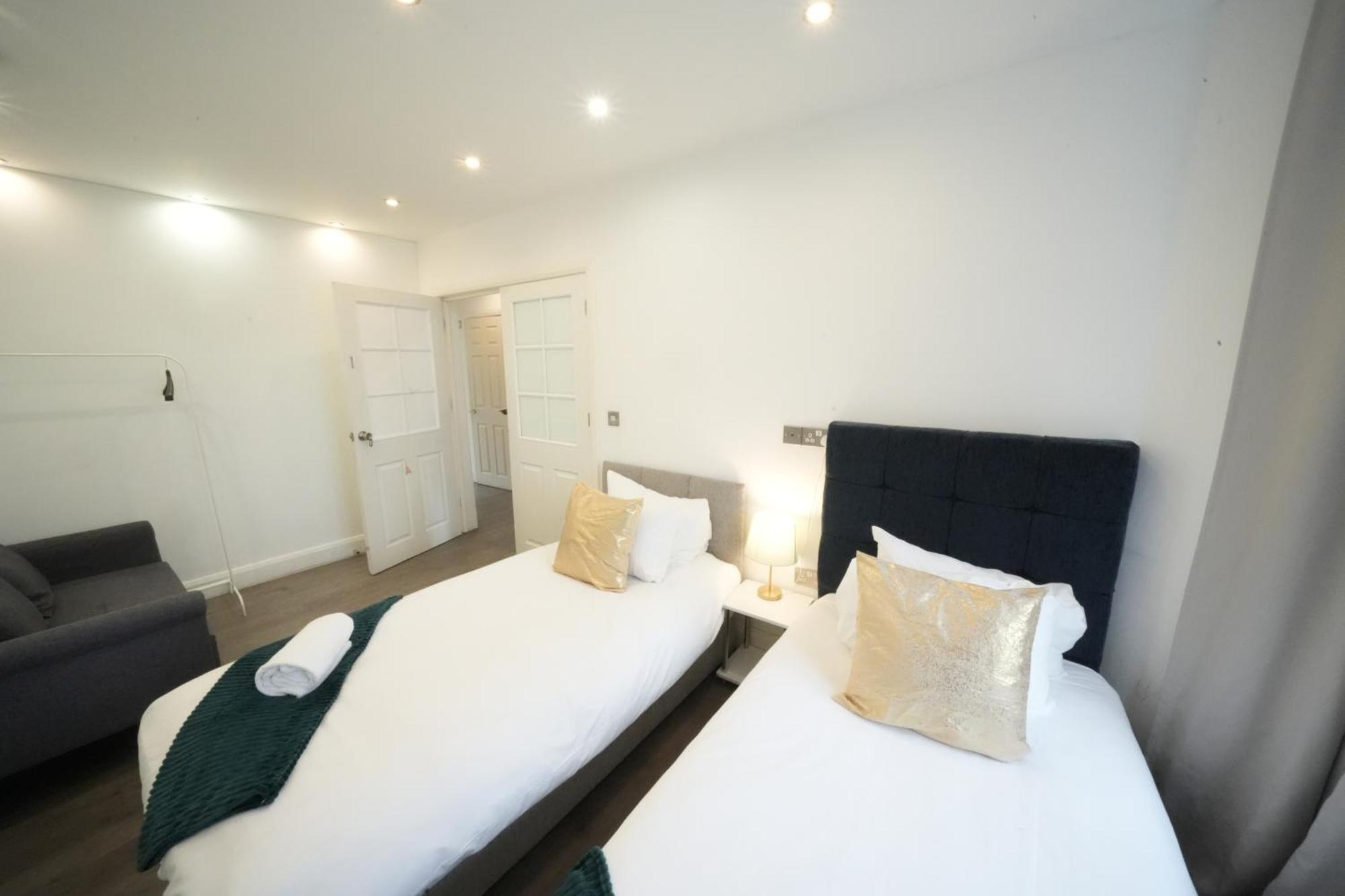 The Hatton Rooms Harlington (Greater London) Exterior foto