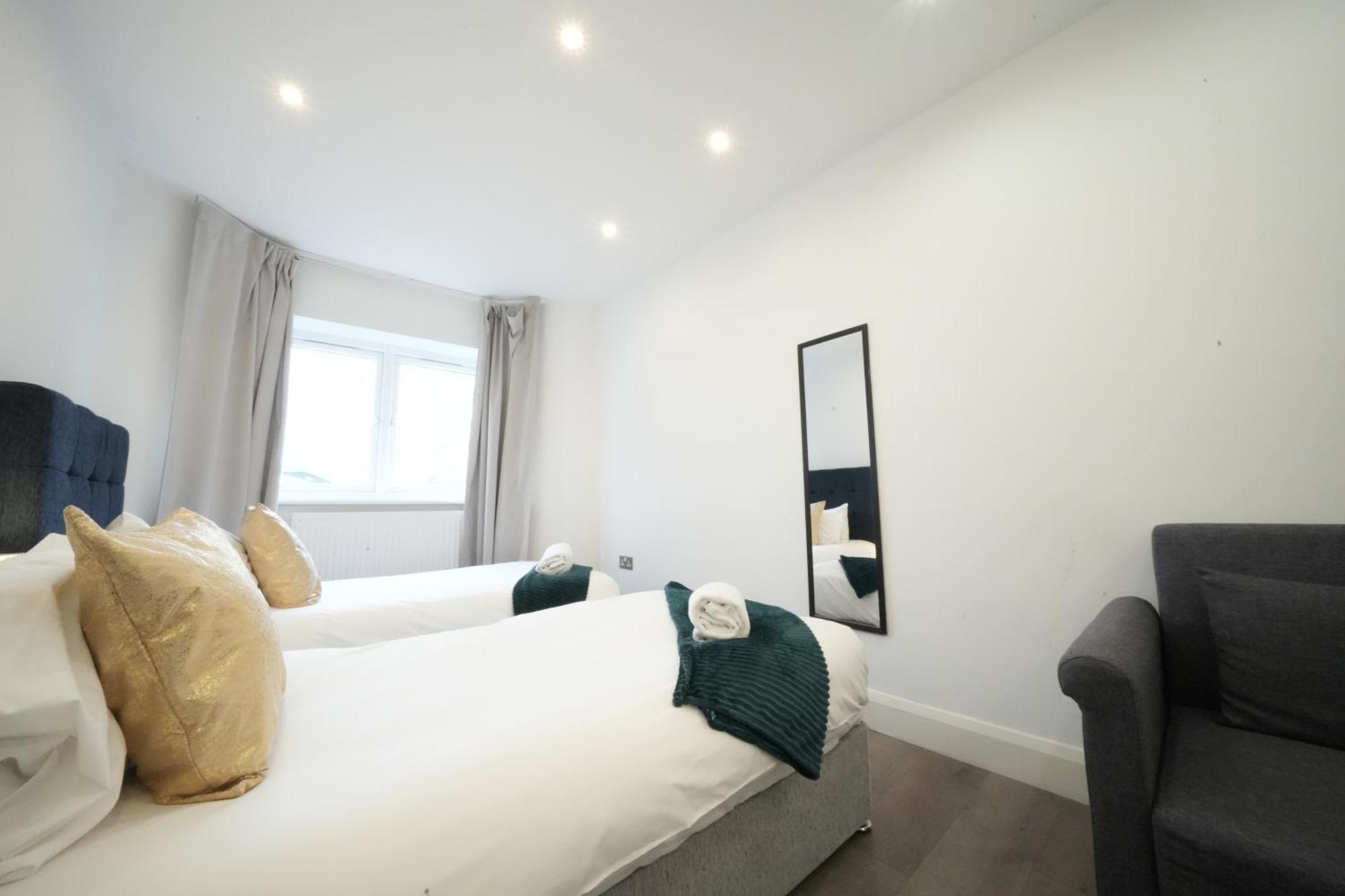 The Hatton Rooms Harlington (Greater London) Exterior foto